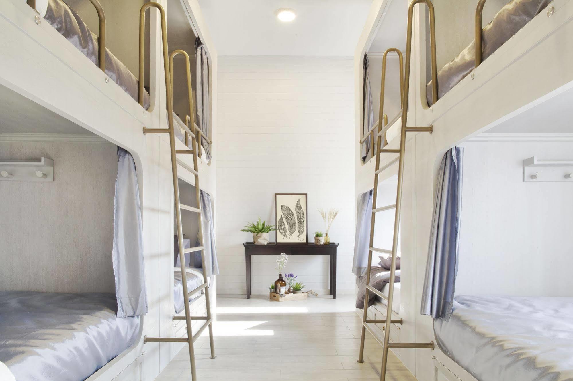 Golden Mountain Hostel Бангкок Екстер'єр фото