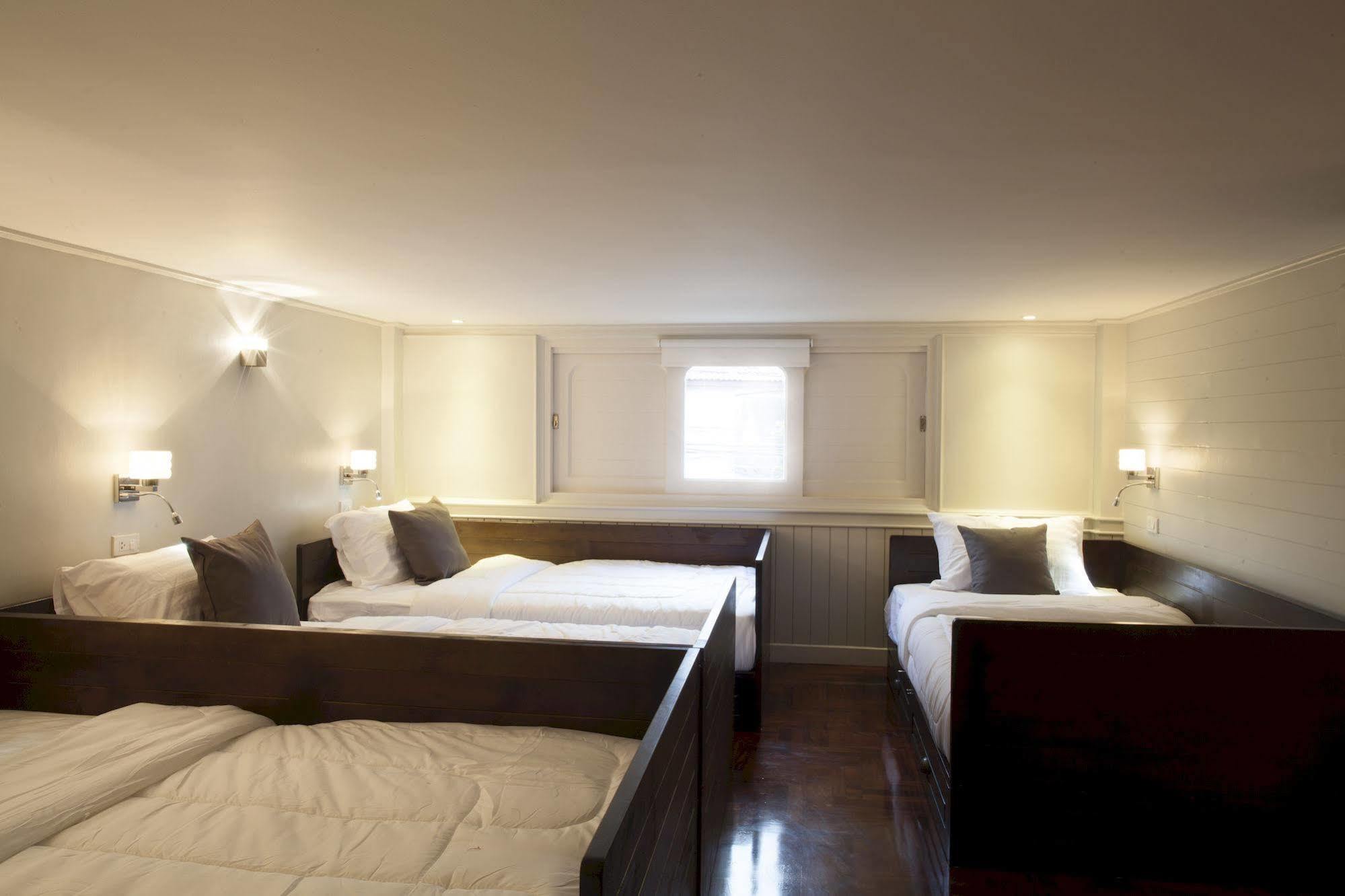 Golden Mountain Hostel Бангкок Екстер'єр фото