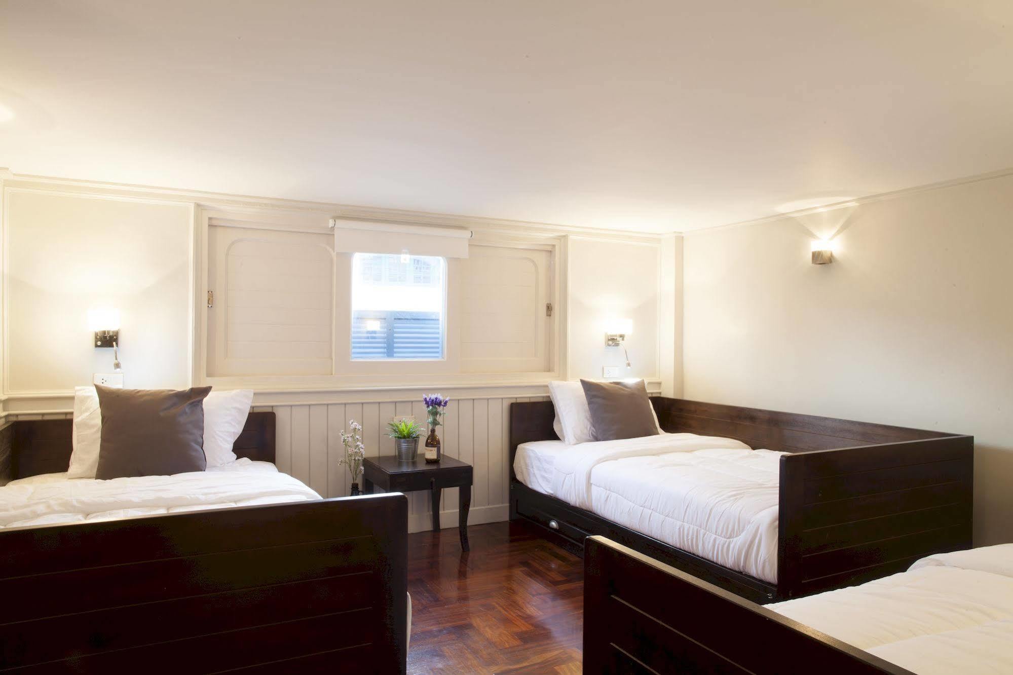 Golden Mountain Hostel Бангкок Екстер'єр фото