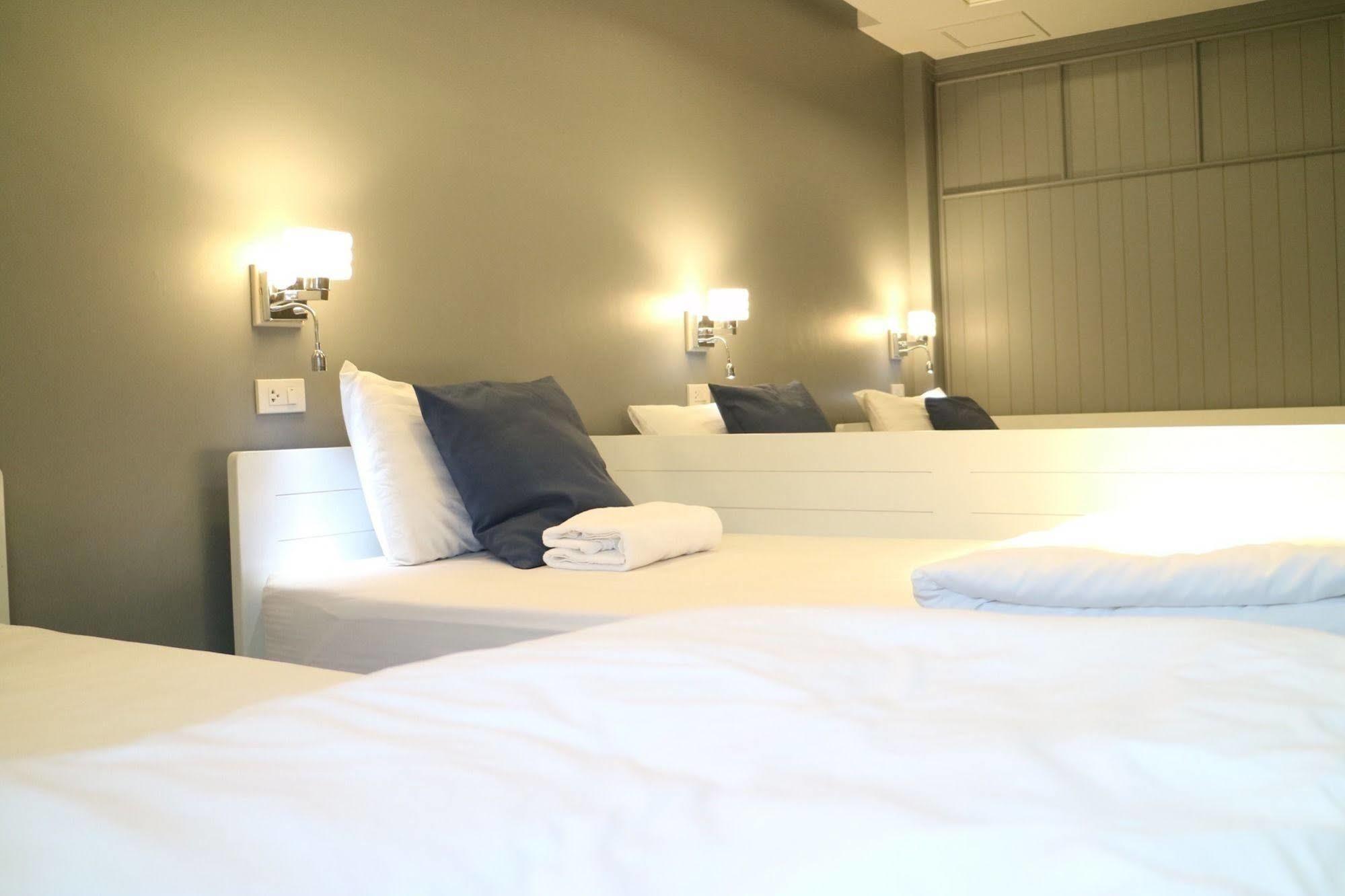 Golden Mountain Hostel Бангкок Екстер'єр фото