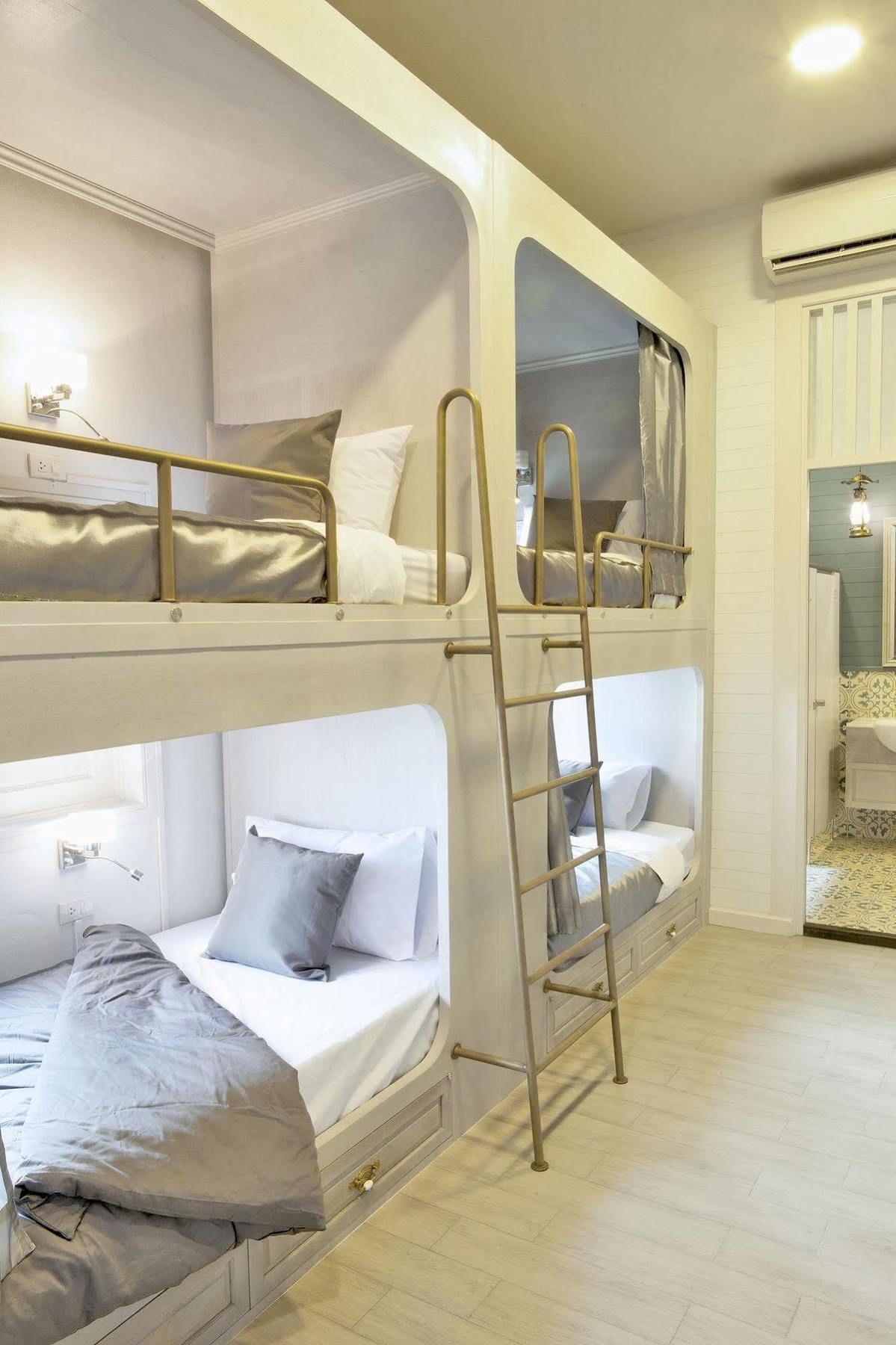 Golden Mountain Hostel Бангкок Екстер'єр фото