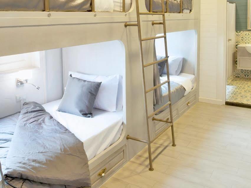 Golden Mountain Hostel Бангкок Екстер'єр фото